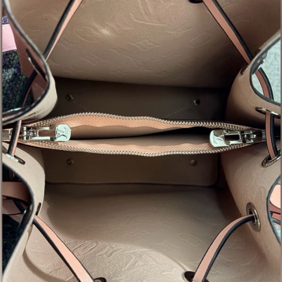 LV Muria Embossed Pink Bucket Bag Branded Handle, Jasmin Monogram Crossbody New - Picture 14 of 17